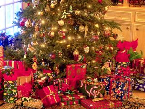 stxmco001christmas_tree_and_presents